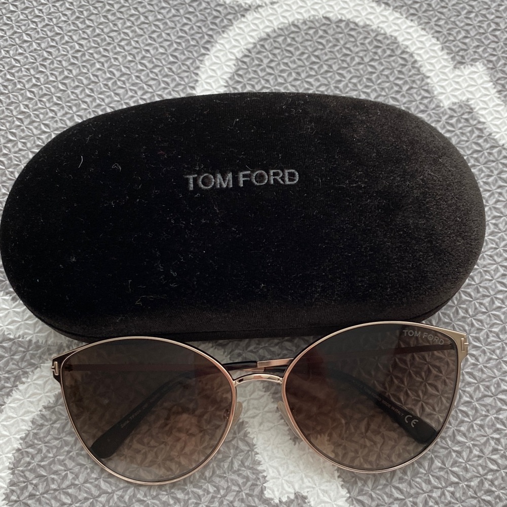 Tom Ford Zelia Rose Gold Sunglasses. graident brown lens